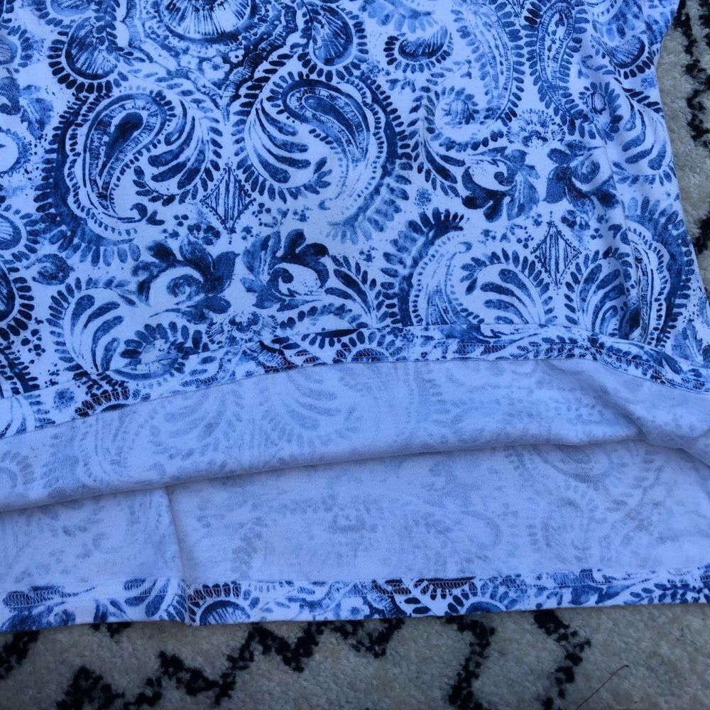 Karen Scott short sleeve paisley top . Cuffed sleeve. - Picture 7 of 7